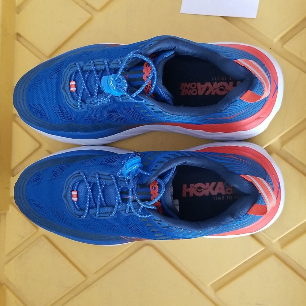 Hoka one one Men's Bondi 6 blue,  size 10.5 running shoes sneakers.